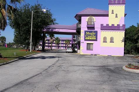 Unwind and Relax at Magic Castle Inn in Kissimmee